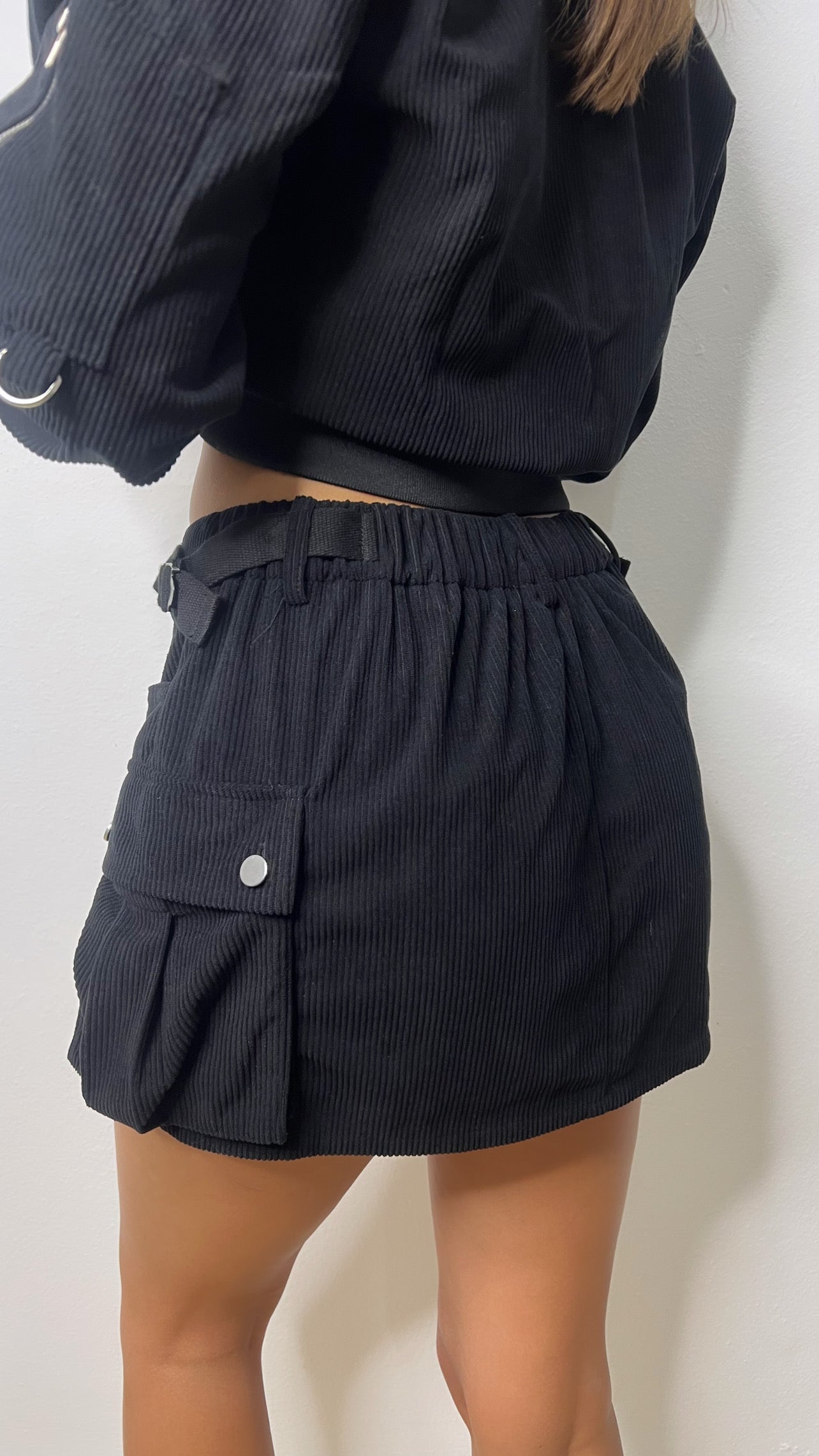 BLACK SKIRT